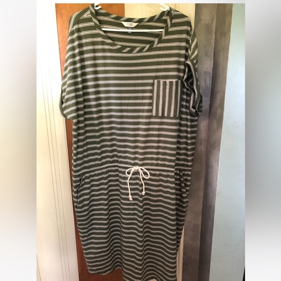 3 dresses! Terra & Sky Bundle of 3 T shirt Dresses - Picture 3 of 5